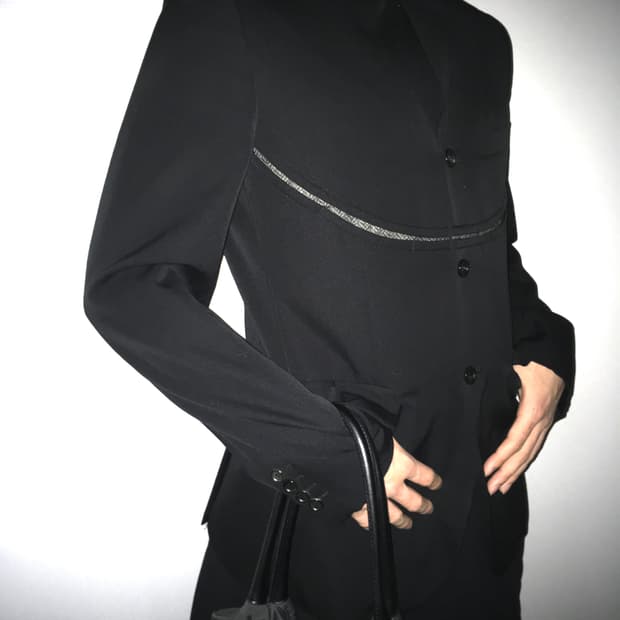 꼼데가르송 커브드 절개 디테일 블레이저