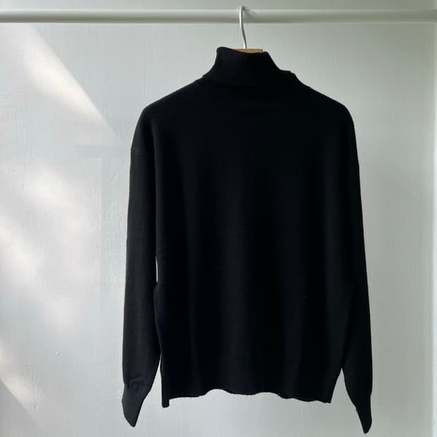 비이커 울 캐시미어 폴라 니트