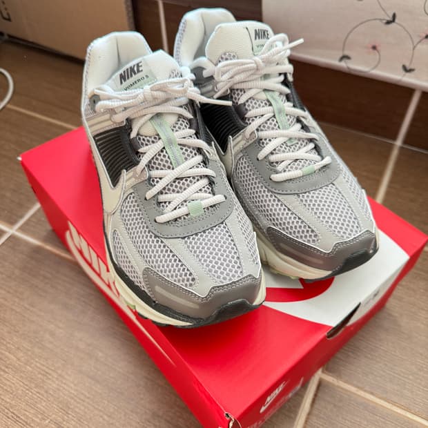 나이키 줌보메로5 코블스톤 w290(m285)