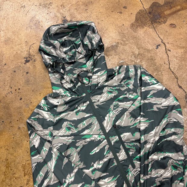 [정품/85,M] 나이키 카모플라쥬 바람막이 후드 자켓 b15