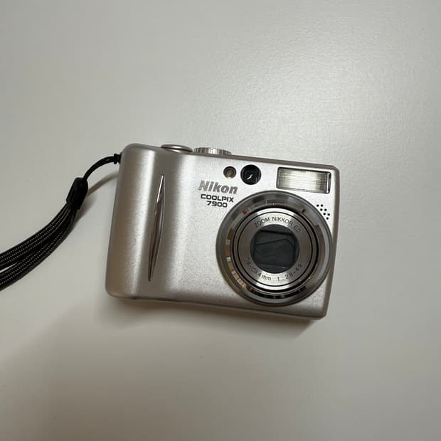 Nikon Coolpix 7900 디지털카메라