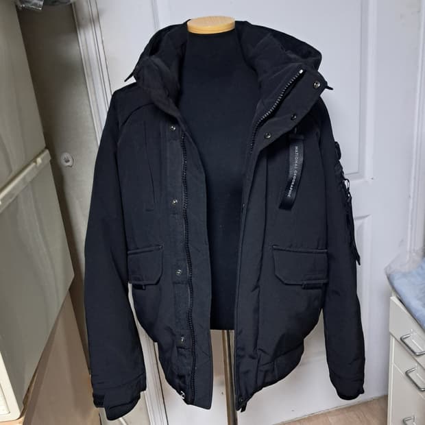 내셔널지오그래픽 블랙 덕다운 패딩 M(21년제품)