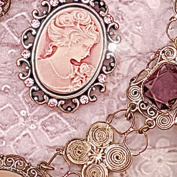 카메오 목걸이