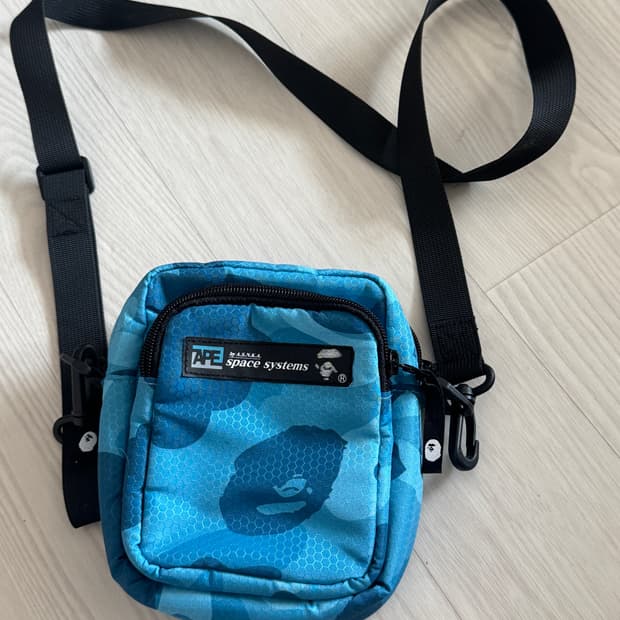 BAPE 청계 블루 미니 크로스백
