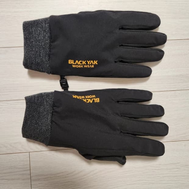 블랙야크 장갑(미착용)

택만띠고 미사용이에요

하자 오염 없이 깨끗해요