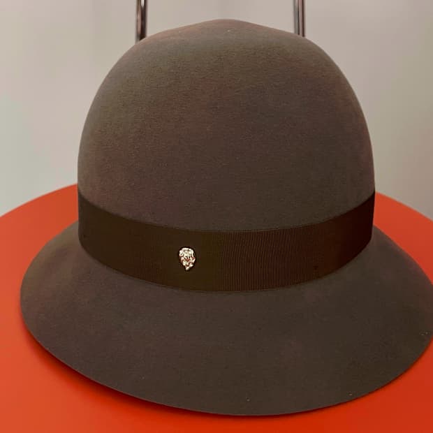 헬렌카민스키 에타 울 클로슈 월넛