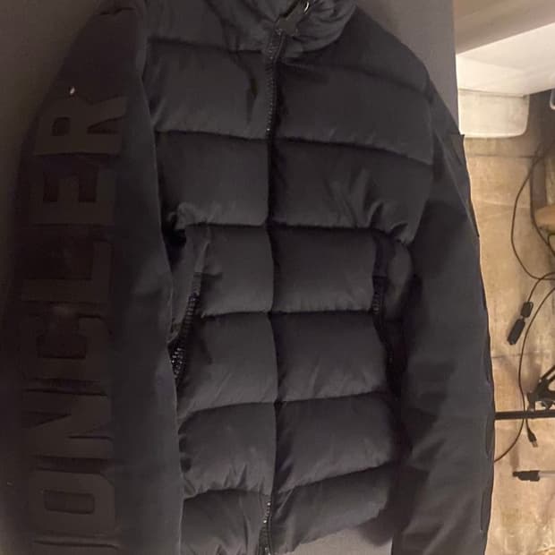 [정품] 몽클레어X오프화이트 한정판 다운패딩 블렉 Xl