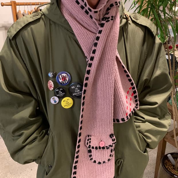 핑거린 핸드스티치 포켓 머플러 블랙 핑크