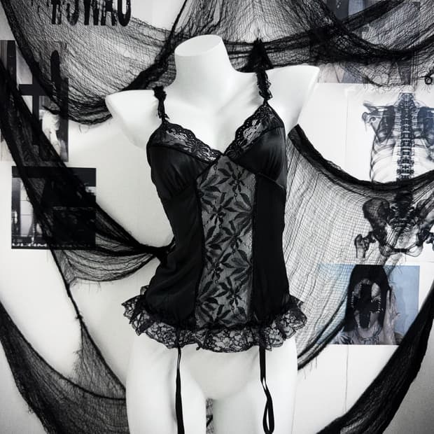 Lace ruffle black lingerie