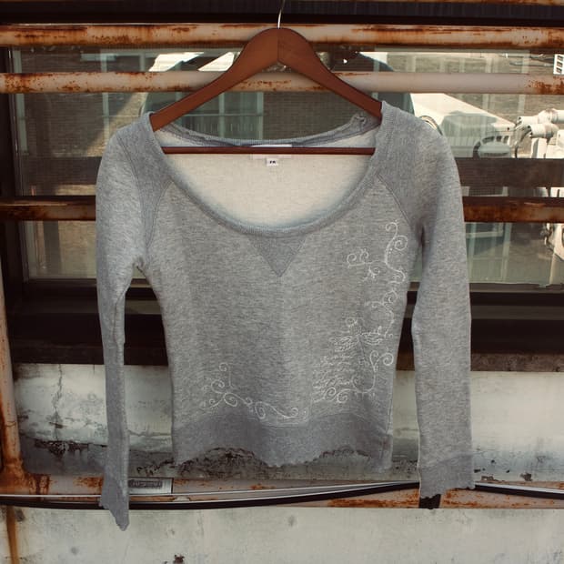 {𝑟𝑒𝑚𝑎𝑘𝑒}JILL ATUART vintage gray t