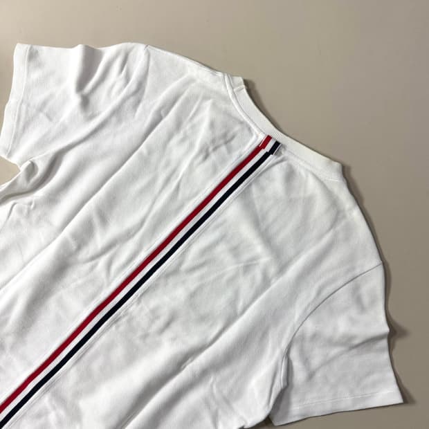 [2/당일출고]톰브라운 백삼선 반팔