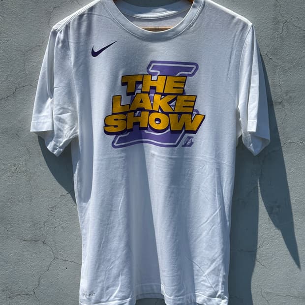 [S] 나이키 The lake show 화이트 반팔 티셔츠