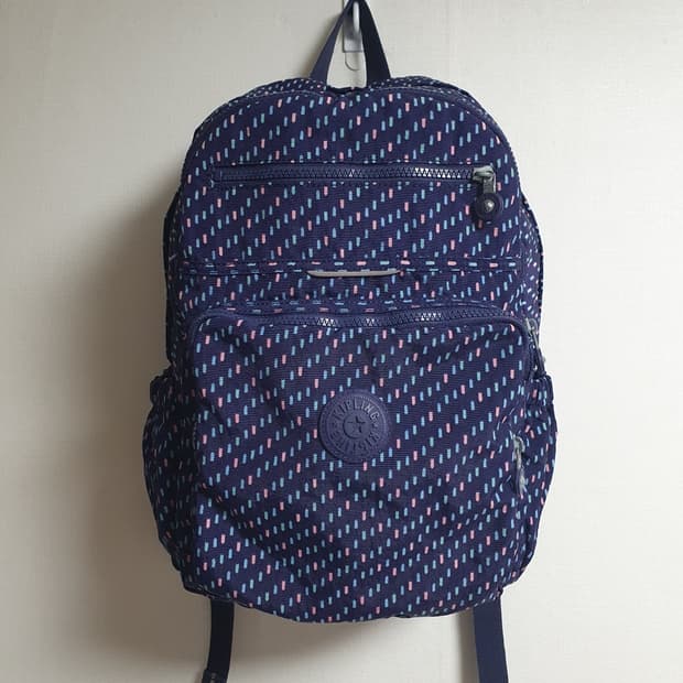 키플링 스티치패턴 미니 백팩 네이비