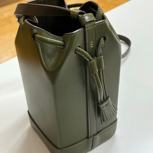 RSVP Paris 박스백 카키 색상 버킷백