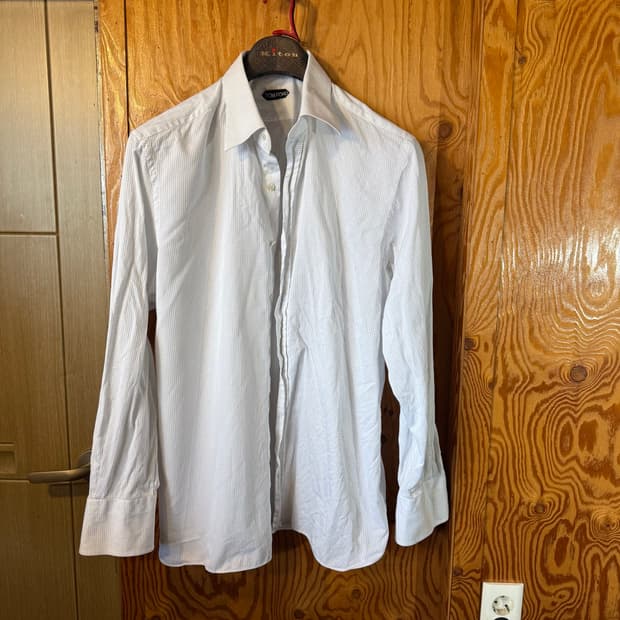 톰포드 드레스 셔츠 판매 합니다.