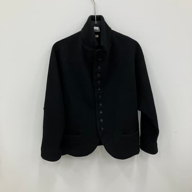 캐피탈 블랙 울 버튼 자켓