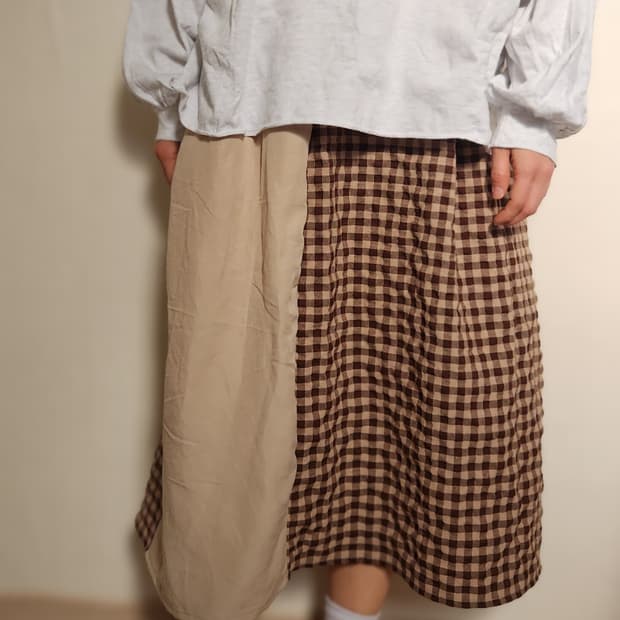 [기장수선가능] 360도 양면 베이지 체크 패치 롱스커트
