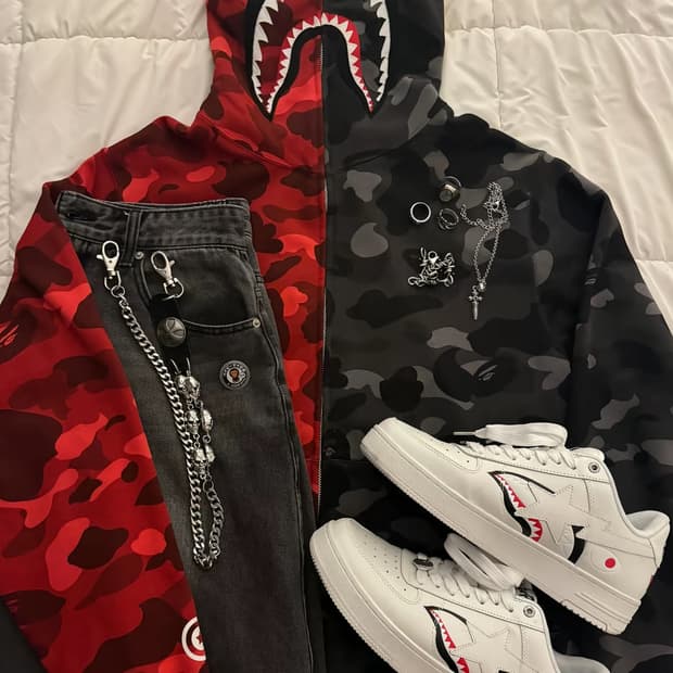 (정품) 베이프 컬러 카모 세퍼레이트 샤크 풀 집 후드 레드 블랙