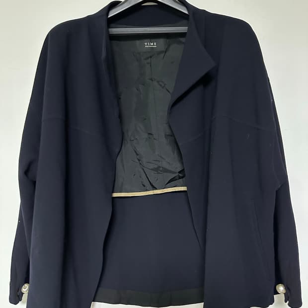 TIME의 블랙 자켓
