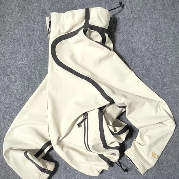 2000’s Mountain hardwear conduit jacket