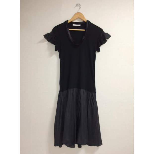 Sacai luck 사카이럭 컷 프릴 블랙 반팔 원피스