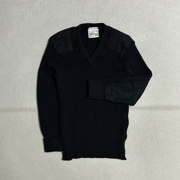 WOOLLY PULLY 울 브이넥 스웨터