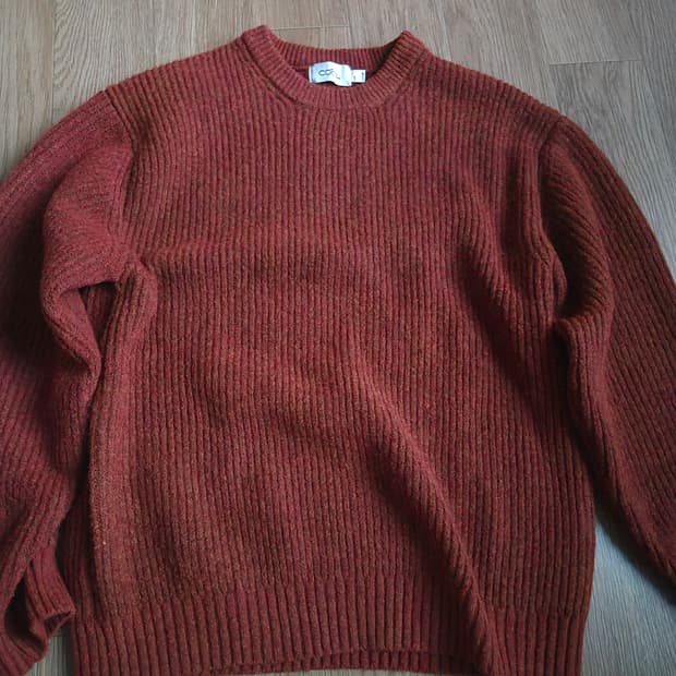 라운드넥 니트 브릭