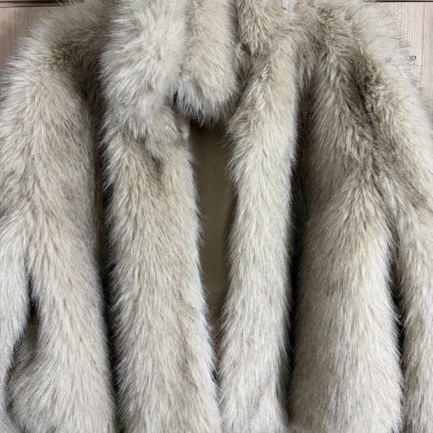 H&M 크롭 퍼자켓 