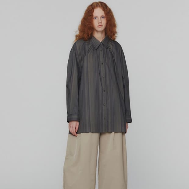 아모멘토 우먼 넥 셔링 오버사이즈 스트라이프 셔츠