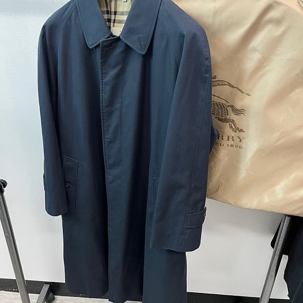 100-105) 버버리 런던 개버딘 맥코트