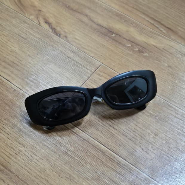 FENDI 펜디 선글라스 새상품 블랙