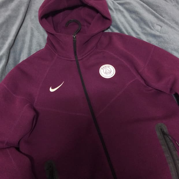 나이키 파리생제르망 psg 24-25 nsw 후디 버건디 테크팩