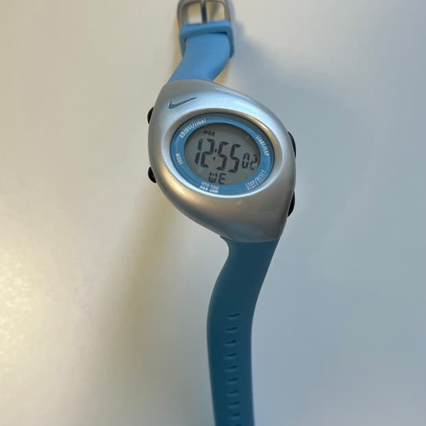 나이키 트라이엑스 시계