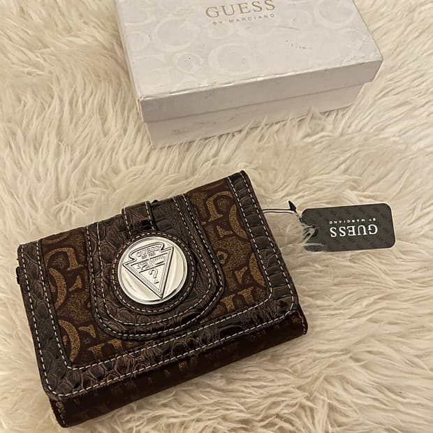 🎉BLACK FRIDAY🎉 Guess Brown Wallet