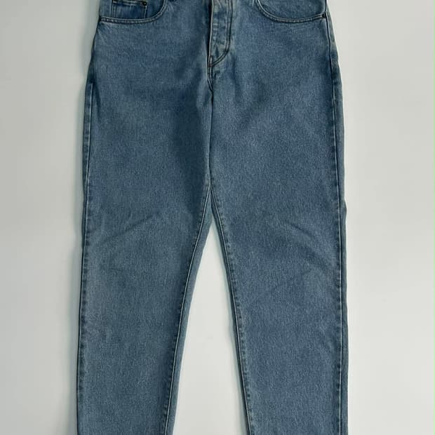 [33] AMI 아미 테이퍼드 핏 연청 워싱 데님 진 팬츠