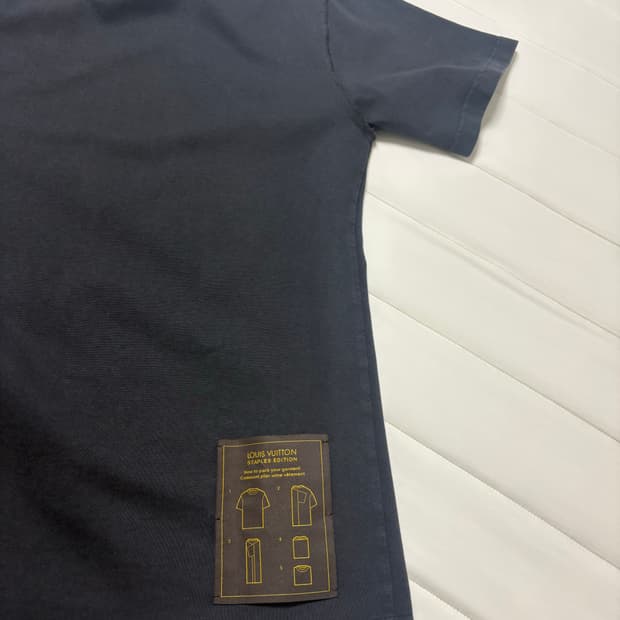 루이비통 스테이플 에디션 블랙 티셔츠 새상품급