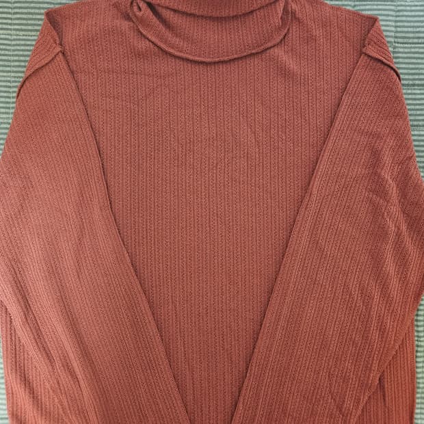 앤더슨벨 20fw 인사이드 아웃 터틀넥 스웨터 마젠타