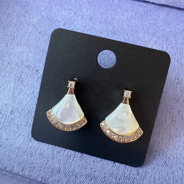 자게&골드 큐빅 부채 쉐입 귀걸이 (새상품)