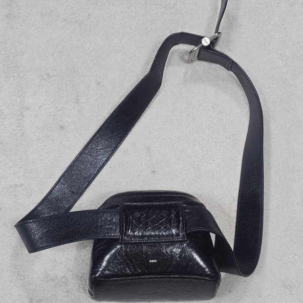 OSOI 오소이 레더 미니 바디백
