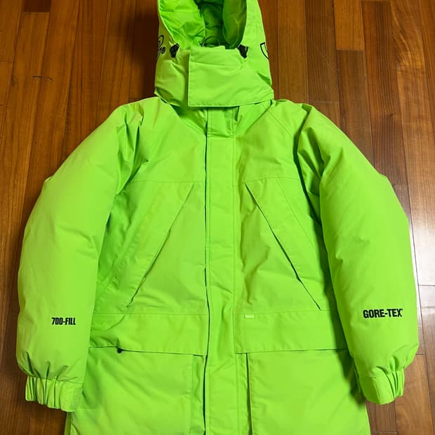 슈프림 고어텍스 700필 파카
