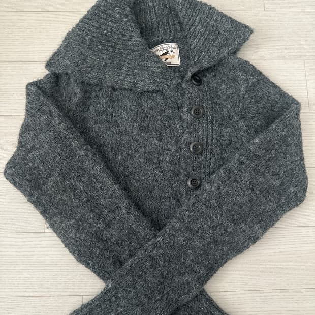 쓰리타임즈 아몬드 가디건