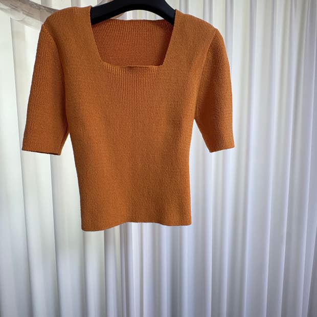 드래곤블루스 스퀘어넥 니트 오렌지