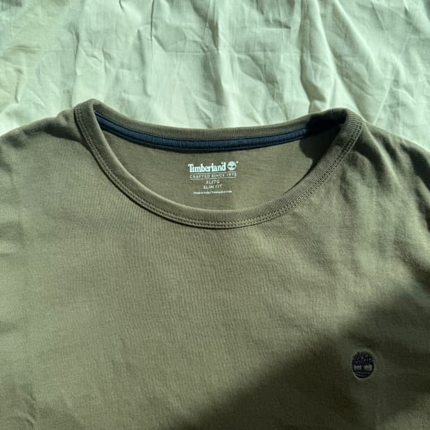 팀버랜드 카키 티셔츠
