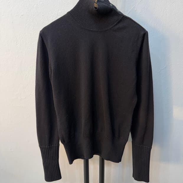 매장판정품) 버버리 여성 블랙 하이넥 니트 M