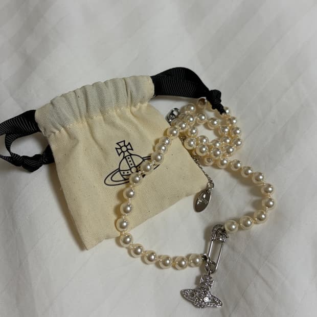 비비안 웨스트우드 루크리스 펄 네클리스 실버