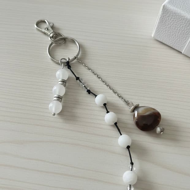 오프화이트 스톤 핸드메이드 키링