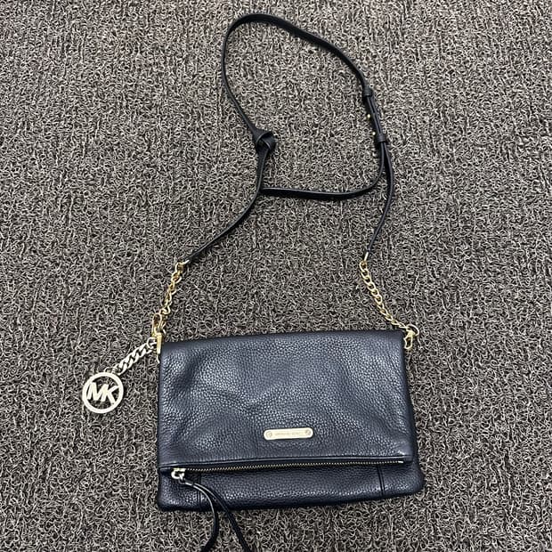 마이클코어스 여성 크로스백 가죽 가방 블랙