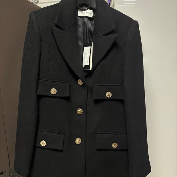 모조에스핀 블랙 금장 코트 55 새상품