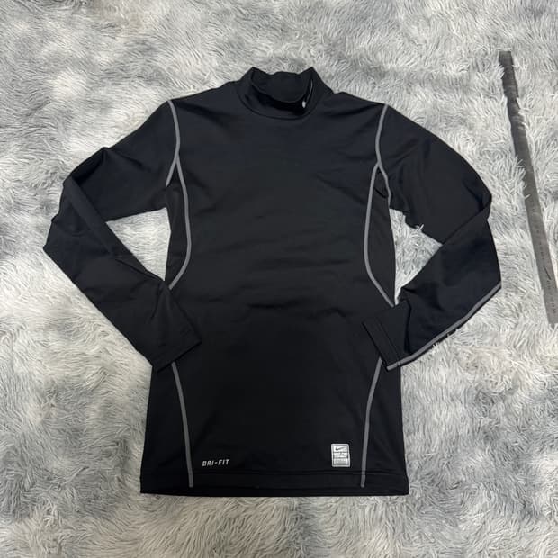  나이키프로컴뱃 드라이핏 기능성긴팔티 100사이즈