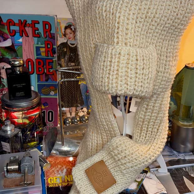 비비안웨스트우드 캣 이어플랩 비니(아이보리/새상품)